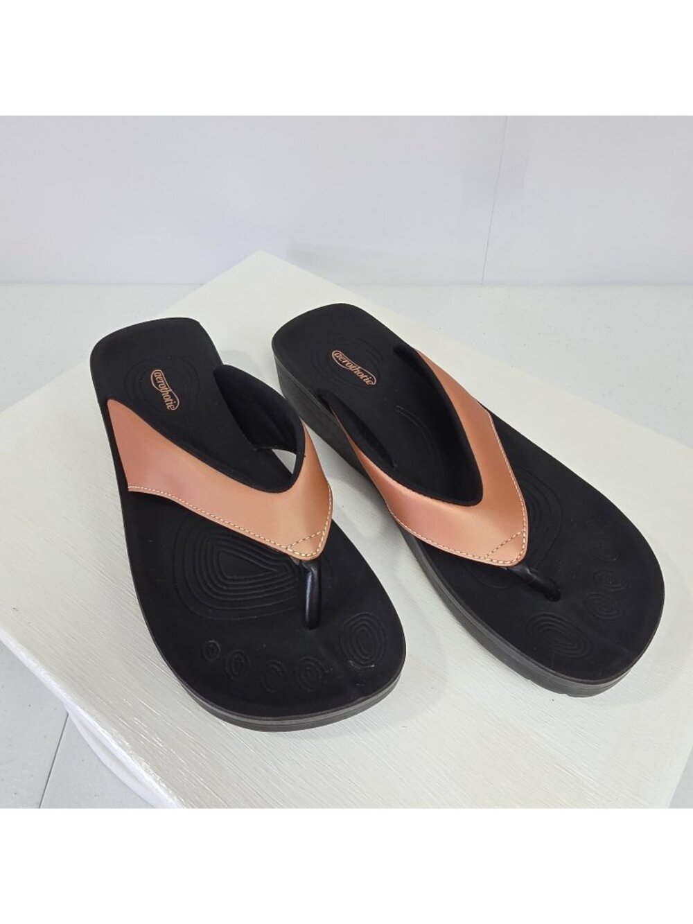 Aerothotic Sandals Womens Size 9 Black Wedge Thong Flip Flop Comfort Shoes